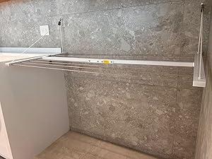 EU Wäscheleine zur Wandmontage, platzsparend und witterungsbeständig.