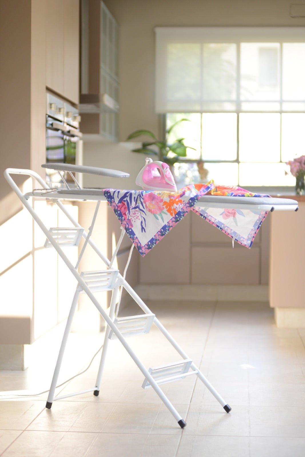 EU Tabla de planchar con tendedero y escalera 3 en 1, ideal para lavanderos pequeños.