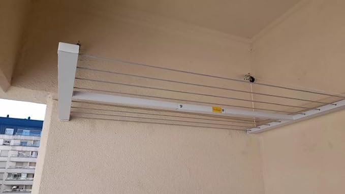 EU Wäscheleine zur Wandmontage, platzsparend und witterungsbeständig.