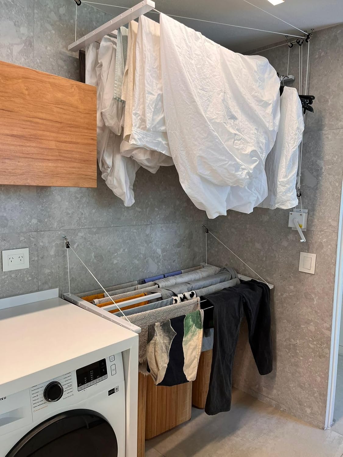 EU Wäscheleine zur Wandmontage, platzsparend und witterungsbeständig.